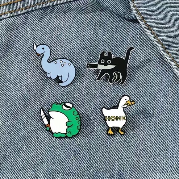 Black cat with knife enamel pin - Picture 5 of 5